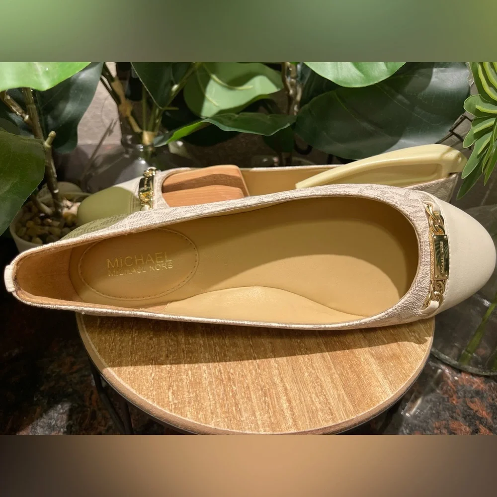 Michael Kors vanilla ballet flats MK mini logo w/ gold plate Slip on rubber sole